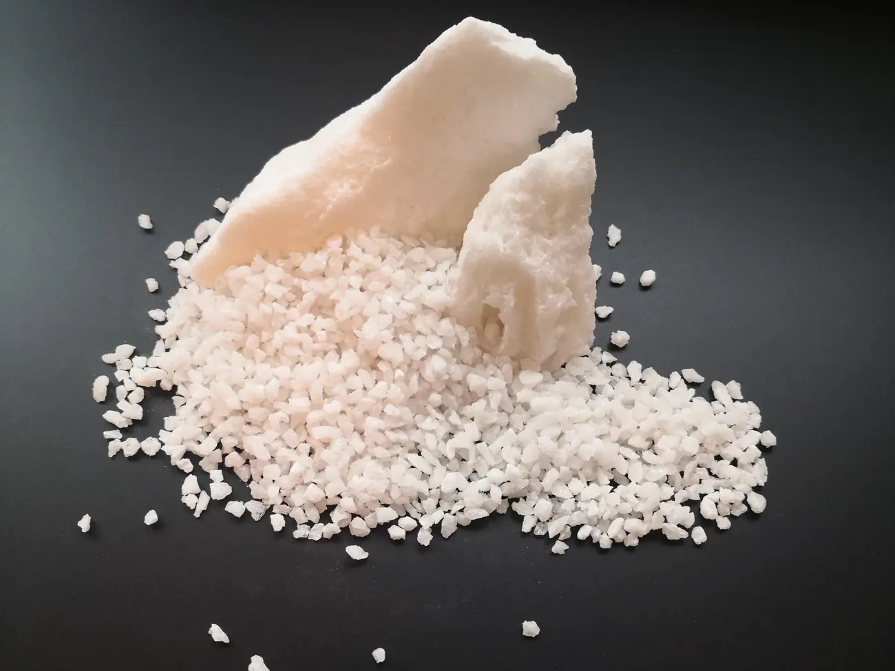 White corundum packed for despatch
